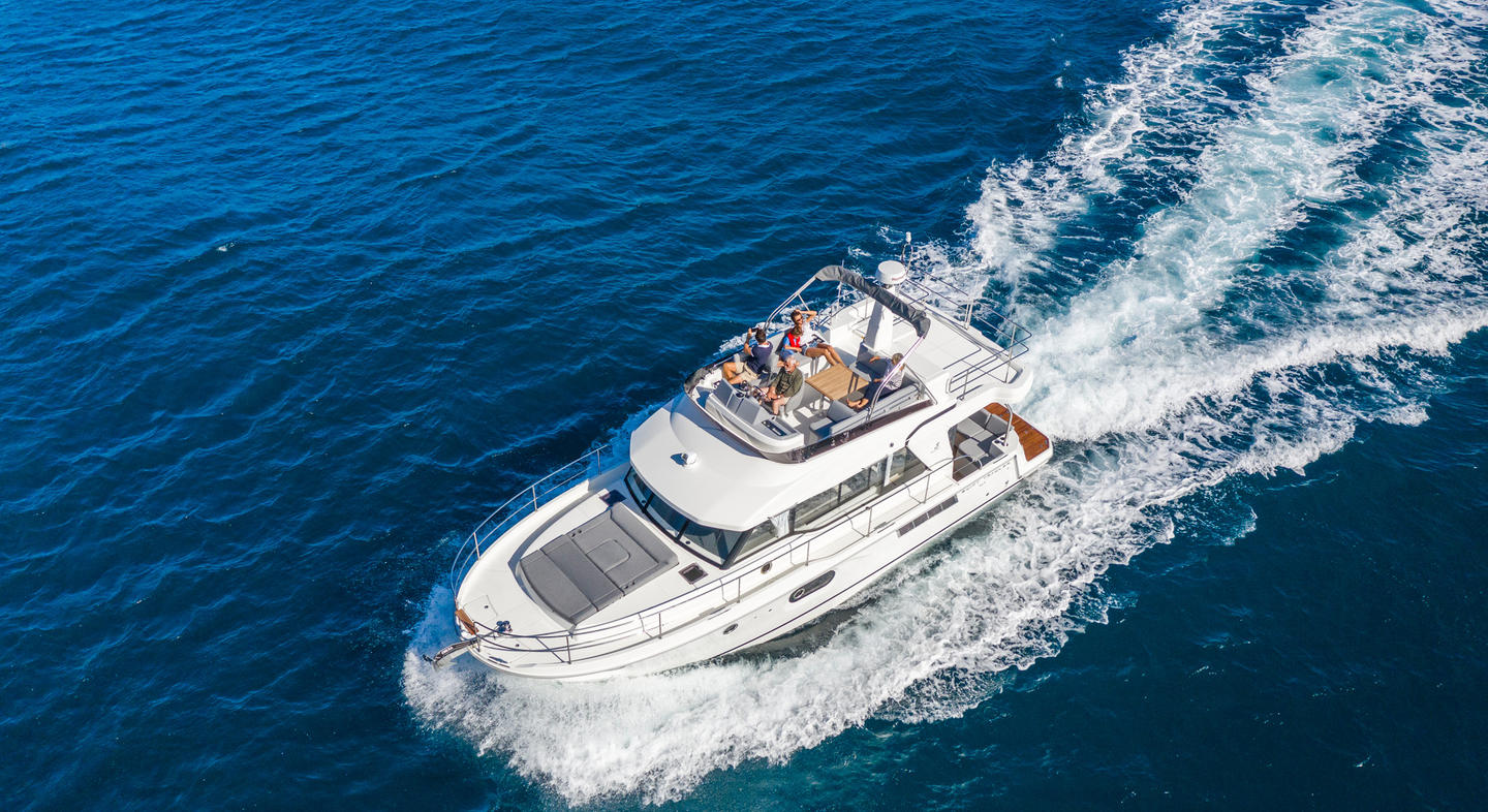 Swift_Trawler_41_Fly_Exterior_04